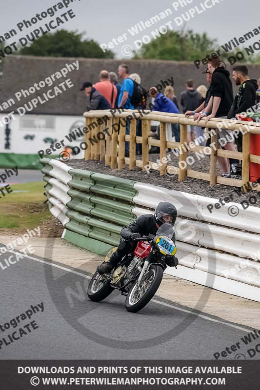 Vintage motorcycle club;eventdigitalimages;mallory park;mallory park trackday photographs;no limits trackdays;peter wileman photography;trackday digital images;trackday photos;vmcc festival 1000 bikes photographs